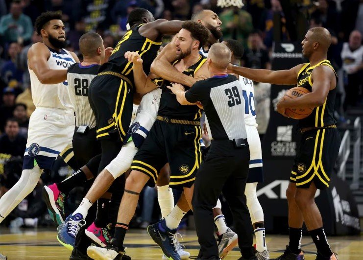 Three players ejected after brawl in Wolves-Warriors game